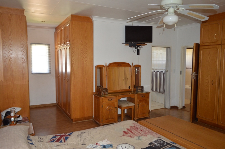 4 Bedroom Property for Sale in Flamwood North West